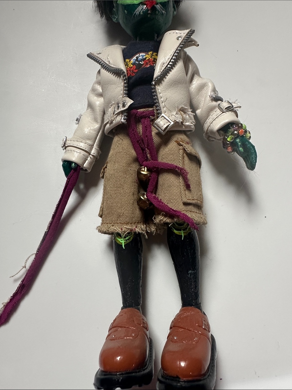 Green Face Monster Doll with White Jacket and Tan Shorts / THRILLER - Picture 4 of 5